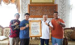 Dinilai Berhasil Majukan Riau, Mantan Gubernur Syamsuar Terima Penghargaan dari 8 Organisasi Mahasiswa 