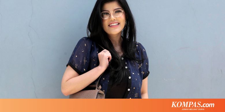 Salah Kostum Saat Kunjungi Korban Banjir, Dita Soedarjo Minta Maaf