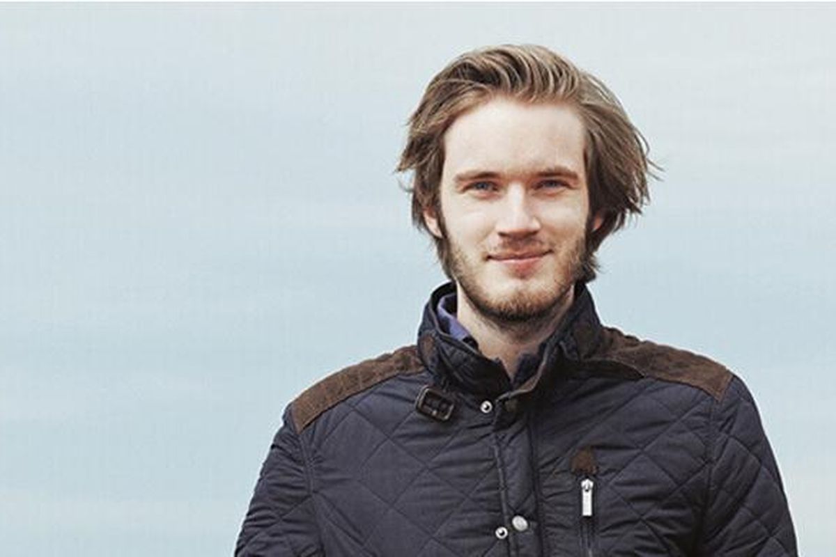 PewDiePie atau Felix Kjellberg adalah seorang bintang YouTube dengan puluhan juta pengikut.