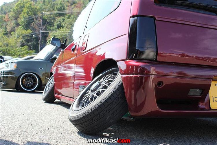 Camber terlalu negatif