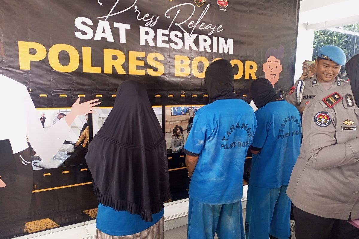 Polisi menangkap empat tersangka tindak pidana perdagangan orang (TPPO) dengan modus pekerja migran. Keempat tersangka itu berinisial LS (49), RA (32), AK (37), dan S alias Edi (63) . Mereka akan memberangkatkan laki-laki dan perempuan sebagai pekerja migran ke Malaysia.