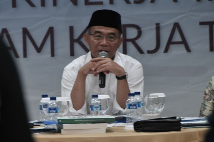 Mendikbud usai jumpa pers Akhir Tahun 2018 di Kantor Kemendikbud, Jakarta, Kamis (27/12/2018) menjelaskan tentang rencana pendidikan mitigasi bencana bagi siswa.