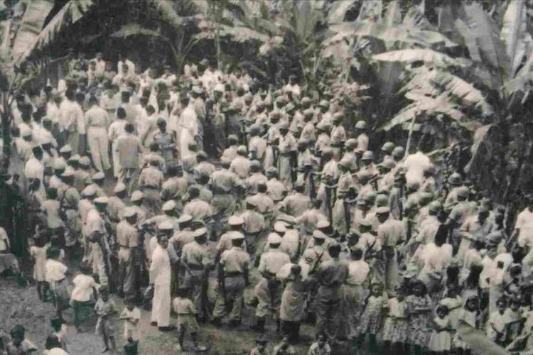 Peringatan 4 tahun peristiwa Situjuh Batur yang dihadiri eks Gubernur Militer Sumatra Tengah Mr. Sutan Moh. Rasjid. Terlihat massa yang berbaur menjadi satu, memdati areal makam yang terletak di Lurah Kincia, Nagari Situjuh Batur pada 15 Januari 1953. 
