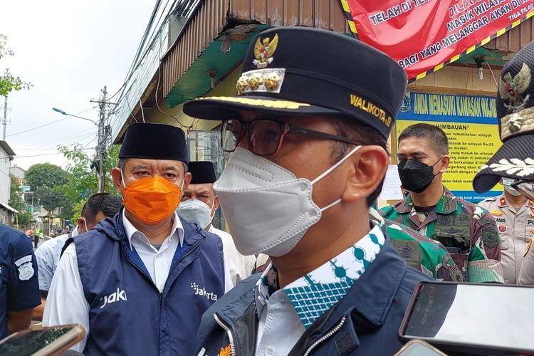 Walikota Jakarta Barat Yani Wahyu Purwoko mengonfirmasi baru ada satu pasien Covid-19 yang terkonfirmasi terpapar varian omicron di wilayahnya. 