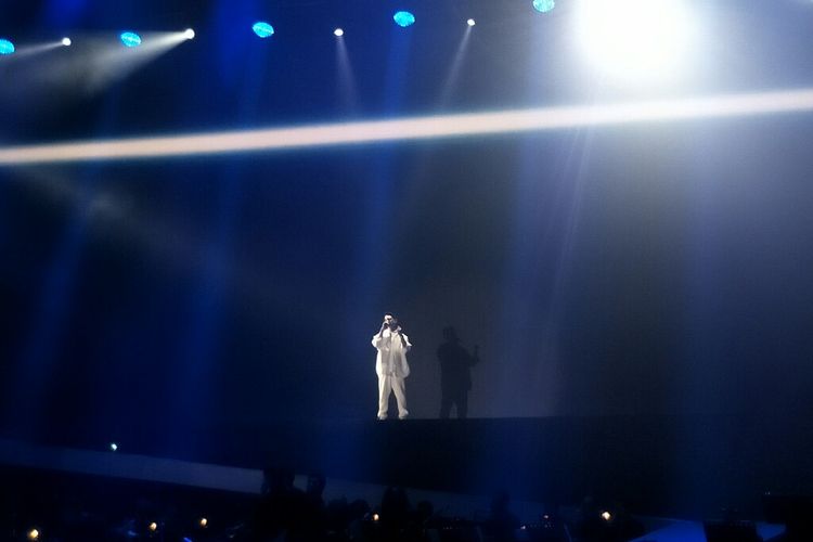 Afgan Syahreza membuka konsernya di Istora Senayan, Jakarta Pusat, Jumat (9/8/2019) malam.