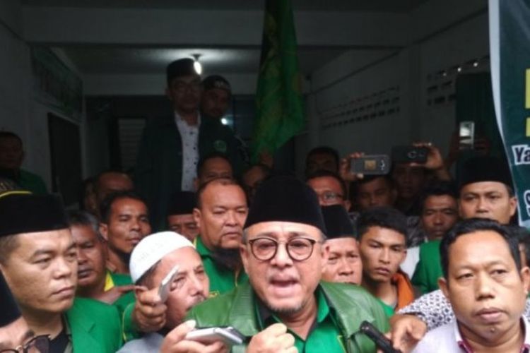 Ketua DPW PPP Sumut Yulizar Parlagutan Lubis di Kantor DPW PPP Sumut Jalan Raden Saleh, Medan, Kamis (11/1/2018).