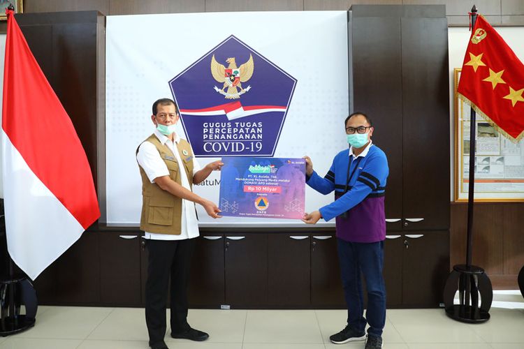 Chief Technology Officer XL Axiata I Gede Darmayusa kepada Kepala Badan Nasional Penanggulangan Bencana (BNPB) Doni Monardo, Selasa (7/4/2020).(DOK. XL Axiata) 