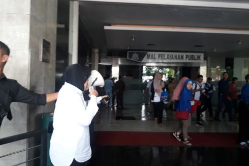 Mal Pelayanan Publik Siola Surabaya Terbakar, Warga Berhamburan Keluar