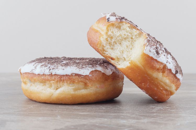 Ilustrasi cara membuat donat tanpa kentang yang empuk dan lembut.