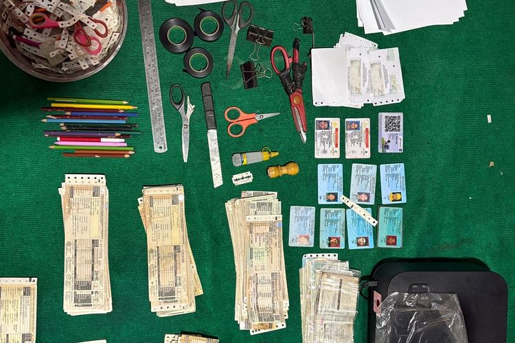 Berawal dari Penjualan CRV, Polisi Bongkar Sindikat STNK Aspal di Surabaya