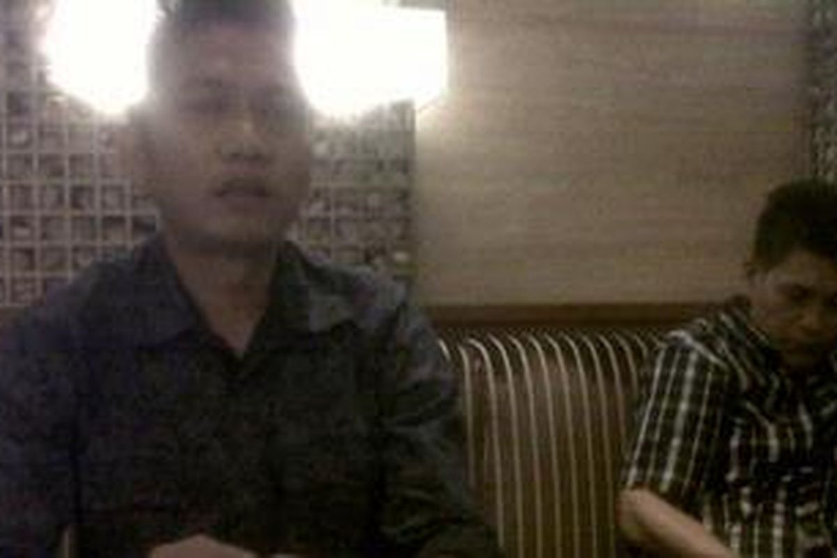 Kuasa hukum Sun An dan Ang Ho bersama Kontras Jakarta usai konfrontir di Rutan Tanjung Gusta Medan.