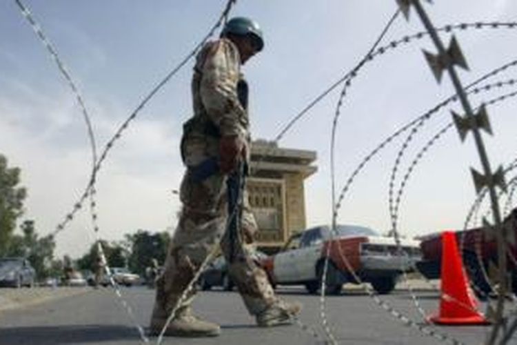 Tentara Amerika berjaga di kawasan 'Green Zone' di Baghdad, Irak, yang akan segera dibuka. 