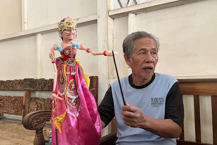 Wayang Pesanan Warga Prancis Tertahan, Perajin Pangandaran Keluhkan Syarat Bea Cukai