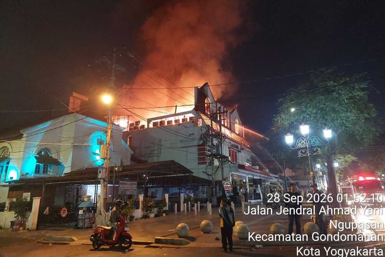 Kebakaran Batik Hamzah, Gubernur DIY Sultan HB X Ingatkan Pemilik Toko di Sumbu Filosofi Harus Miliki APAR