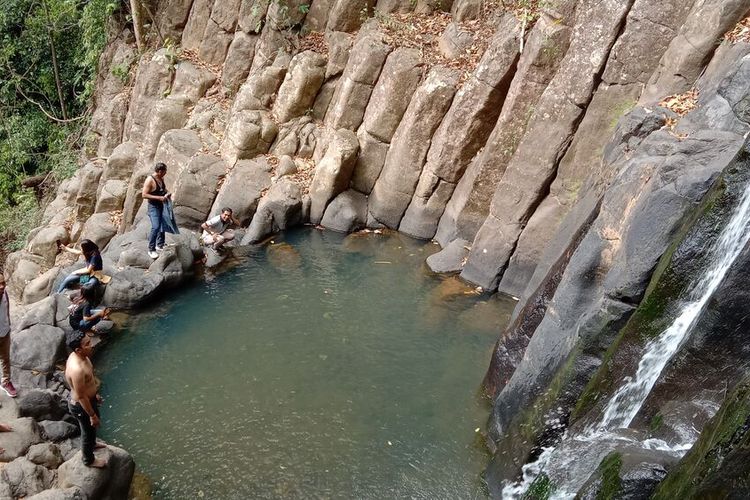 Air terjun Cunca Jami yang berada di Desa Cunca Wulang, Kecamatan Mbeliling, Manggarai Barat sebagai salah satu destinasi untuk melihat keunikan air terjun, Selasa, (22/9/2020). (HANDOUT/Felix Janggu/Warga Warsawe, Manggarai Barat)