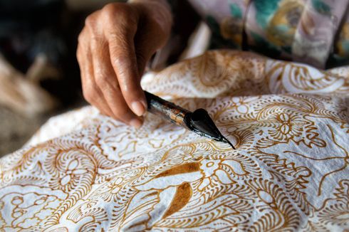 Pegawai dan Mahasiswa Pakai Batik Memperingati Hari Batik Nasional