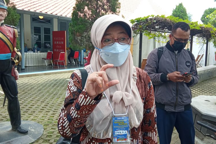 Kepala Dinkes Kota Yogyakarta, Emma Rahmi Aryani, saat meninjau Vaksinasi Massal di Benteng Vredeburg Selasa (2/3/2021)