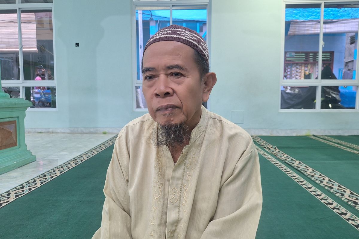Sudaramna (68) seorang marbut di Masjid Al-Falaah Manggarai. Selasa (18/3/2024).