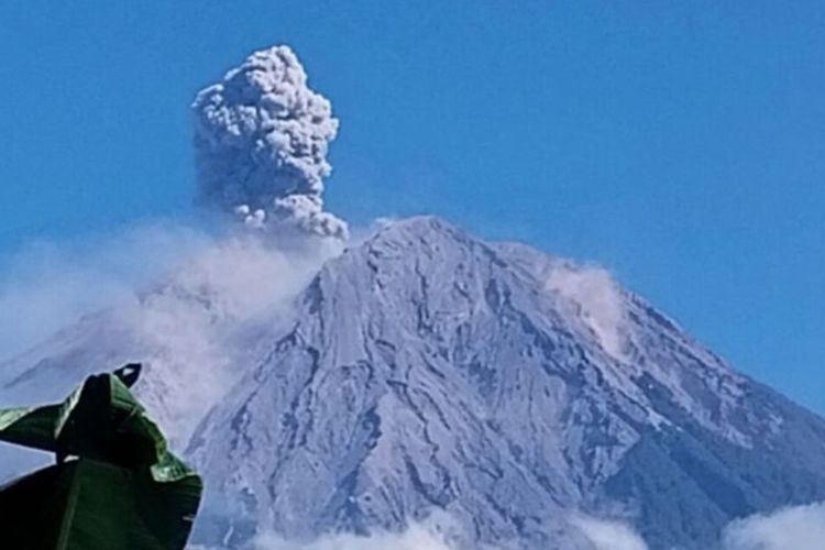 Gunung Semeru Erupsi 5 Kali dalam 4 Jam, Letusan Tertinggi Capai 1,2 Km