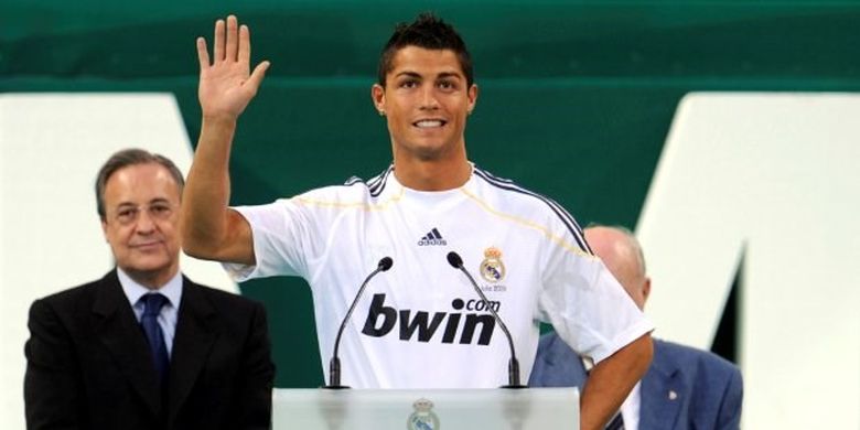 Cristiano Ronaldo saat diperkenalkan sebagai rekrutan anyar Real Madrid pada 6 Juli 2009.