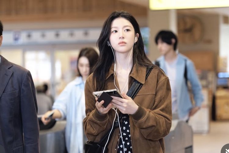 Outfit aktris Go Youn Jung dalam serial ‘Can This Love Be Translated?’