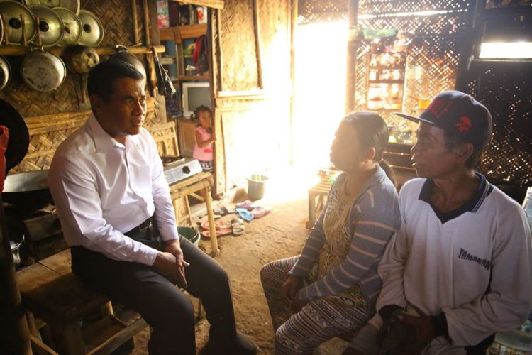 Menteri Pertanian Andi Amran Sulaiman mengunjungi rumah salah satu keluarga miskin dalam rangka melaksanakan program Bedah Kemiskinan Rakyat Sejahtera beberapa waktu lalu