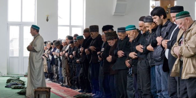 Mengapa Makmum Mengucapkan Amin Setelah Al-Fatihah? Ini Dalilnya