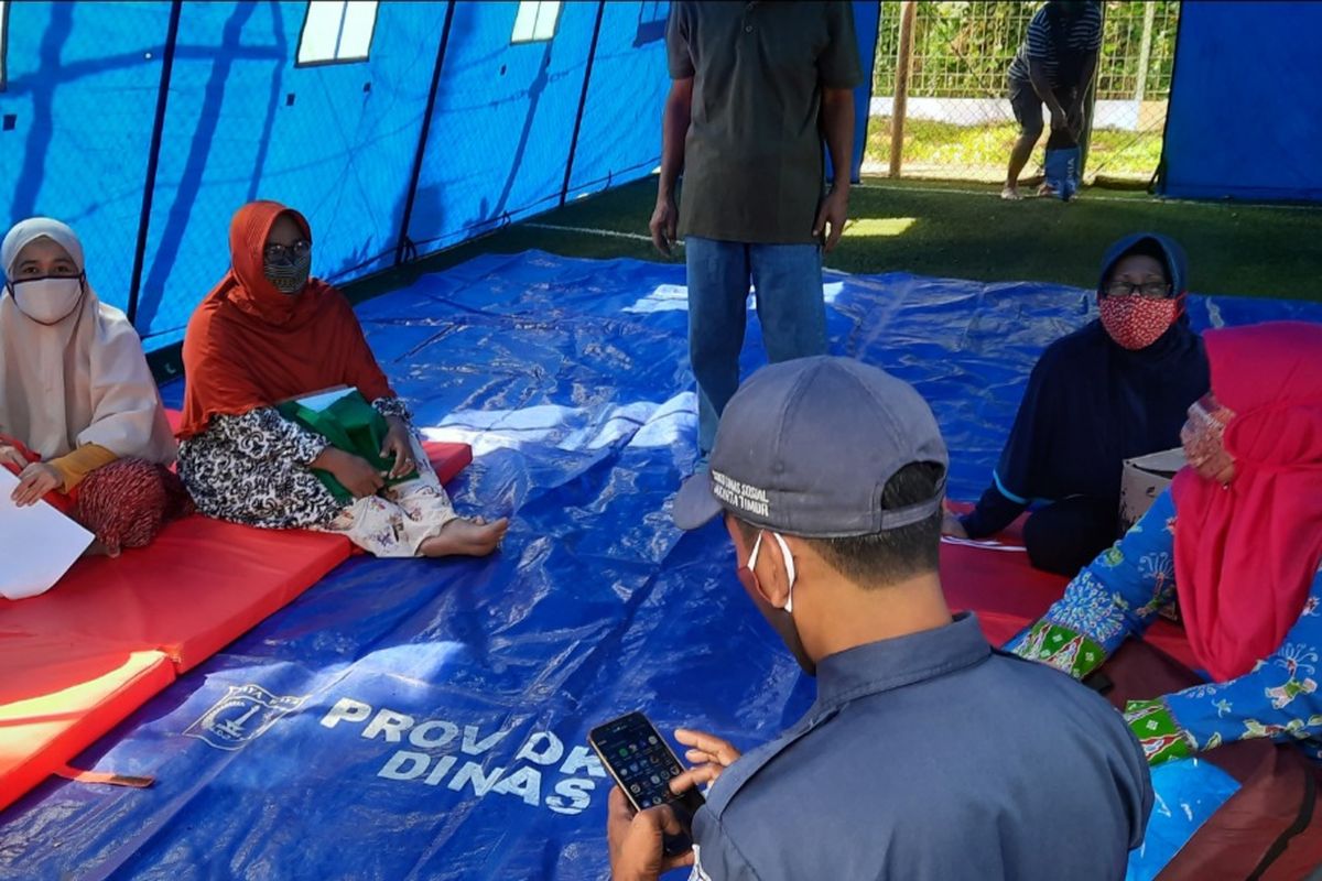 Kondisi posko dalam simulasi penanganan banjir di Cililitan, Jakarta Timur, Jumat (4/12/2020)