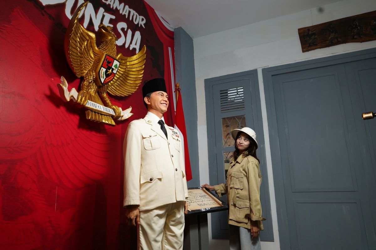 Soekarno Corner, The Legend Stars Park, Jatim Park 3 mengajak pengunjung mengenal sosok Proklamator melalui suasana tematik yang terinspirasi dari replika kediamannya di Blitar.