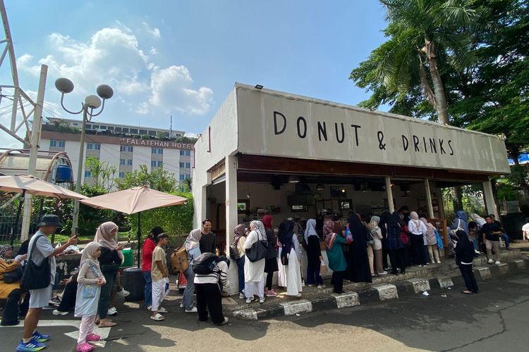 Baru Tiba di Jakarta, Warga Yogyakarta Ini Langsung Berburu Donat Viral Blok M