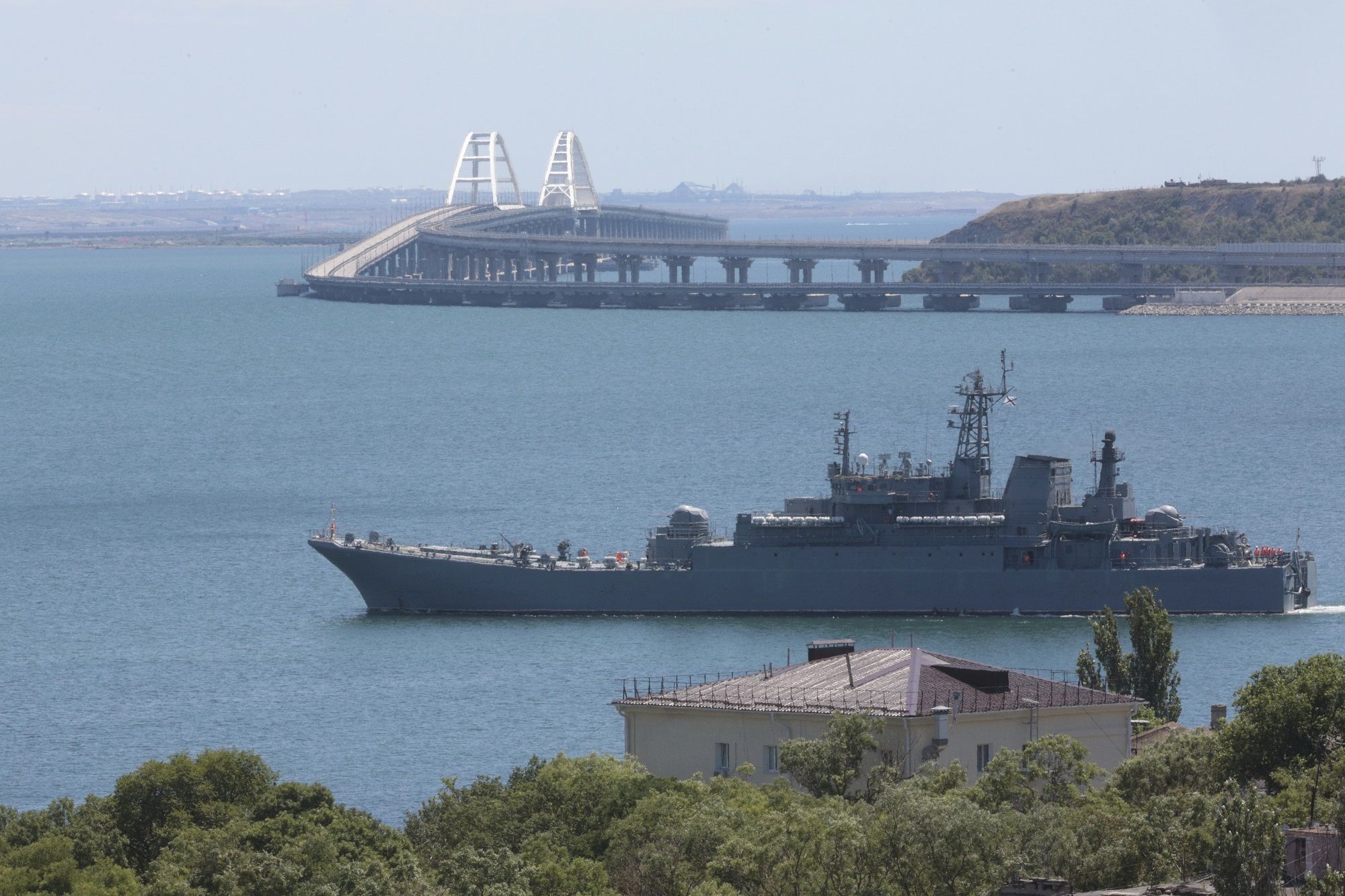 Rusia Hancurkan 4 Kapal Militer Ukraina yang Bawa 50 Tentara di Laut Hitam