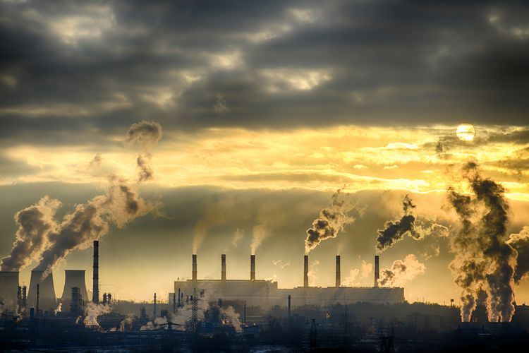 Ilustrasi emisi gas rumah kaca yang dihasilkan industri menyebabkan suhu global meningkat. Ancaman perubahan iklim semakin nyata.