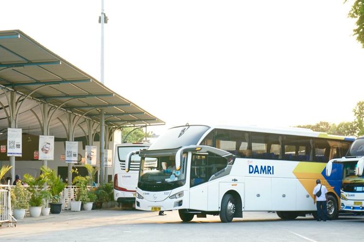 Berikut ini adalah rute dan tarif bus Damri bisnis Jakarta-Wonosobo. 