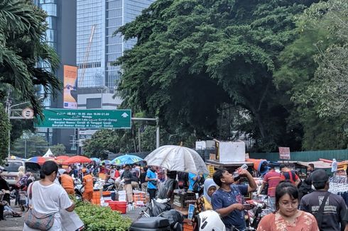 Satpol PP Larang Pedagang Kali Lima Masuk Area Demo Tolak Omnibus Law