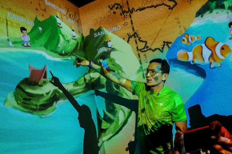 Menteri Pariwisata dan Ekonomi Kreatif (Menparekraf) Sandiaga Uno saat mengunjungi atraksi Wonderspace by Wonderful Indonesia di Stasiun MRT Bundaran HI, Jakarta Pusat, Sabtu (1/6/2026). 