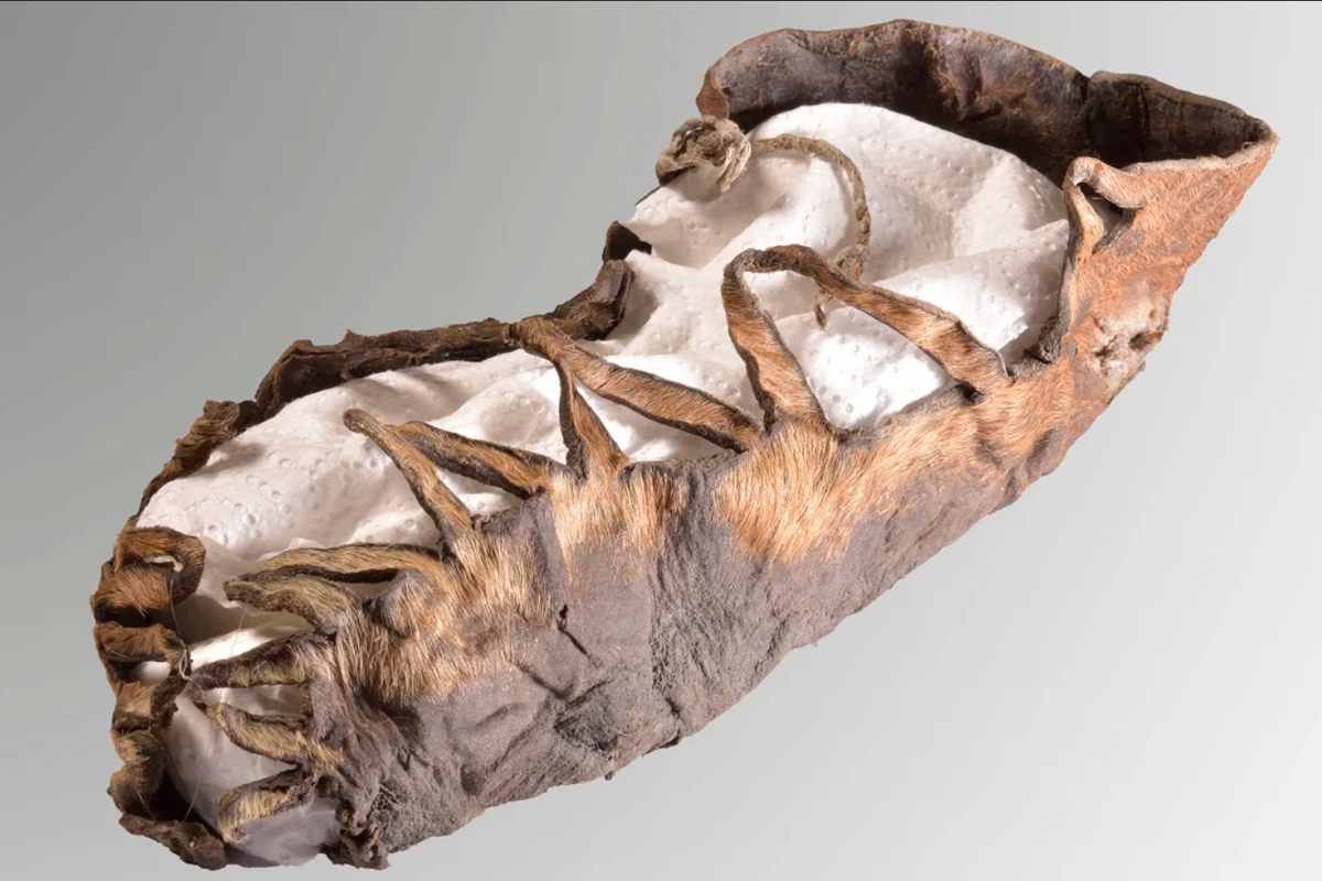 Sepatu berusia 2000 tahun ini milik anak dari Zaman Besi.