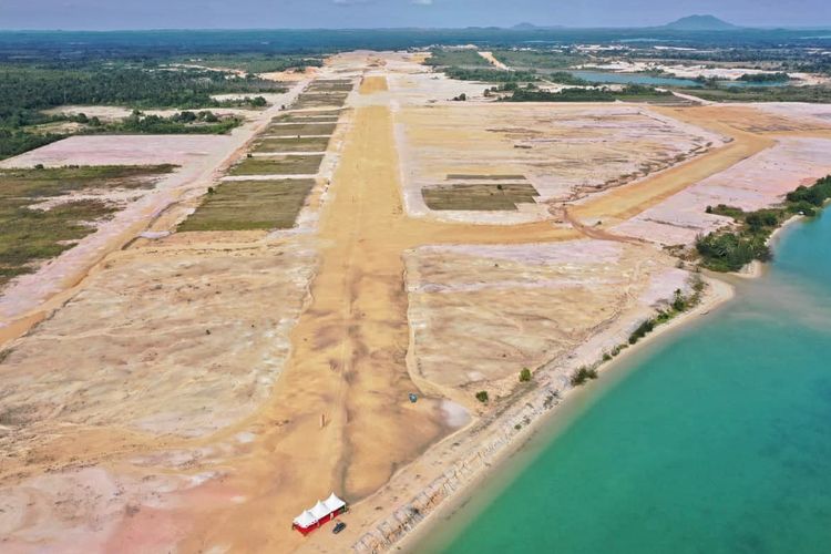 Pembangunan Bandara Internasional Bintan Baru yang tengah dikerjakan pihak swasta yaitu PT Bintan Aviation Investment