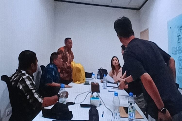 Sidang Kasus Pemerasan 3 Jaksa di Banten, Bukti Video Penyerahan Uang Rp  700 juta Diputar