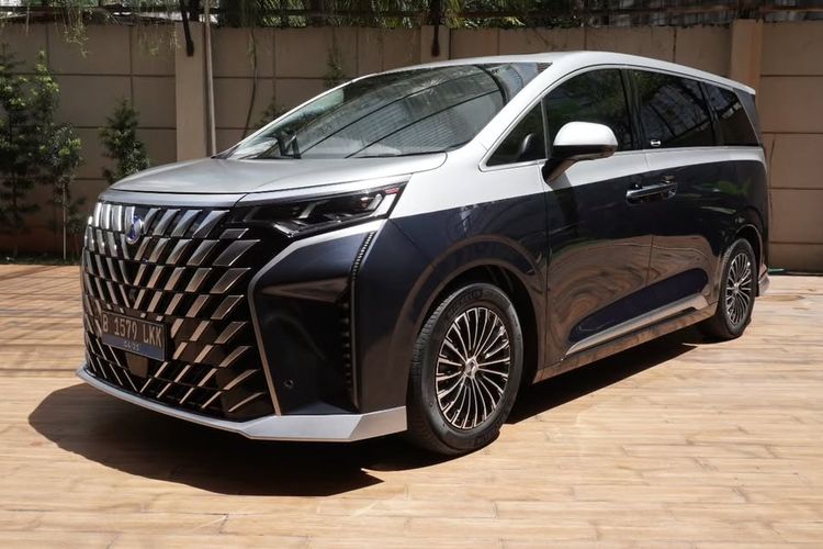 Modifikasi Denza D9 jadi Premier Edition