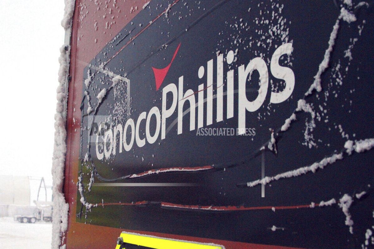 Willow Project adalah proyek pengeboran minyak oleh perusahaan raksasa energi Amerika Serikat, ConocoPhillips, di Alaska yang menuai kontroversi. Presiden Joe Biden dinilai melanggar janji kampanye pilpres AS 2020 untuk menekan perubahan iklim, dengan mengizinkan pengeboran minyak di tiga lokasi yang masih alami.