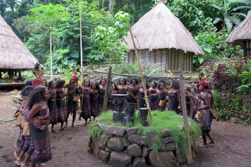 Melihat Lebih Dekat Kehidupan Suku Abui di Desa Adat Takpala Alor, NTT