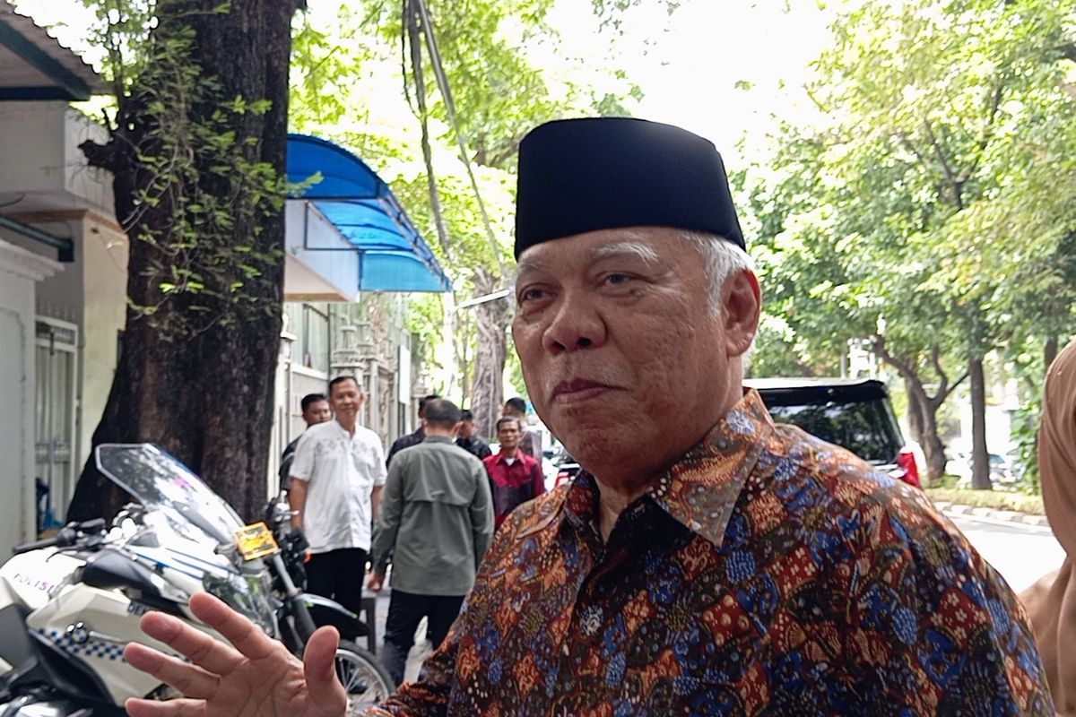 Kepala Otorita Ibukota Nusantara (OIKN) Basuki Hadimuljono terlihat menyambangi kediaman Presiden ke-5 Megawati Soekarnoputri mulai didatangi kader Partai Demokrasi Indonesia Perjuangan (PDIP) pada hari Idul Fitri 1446 Hijriah, Senin (31/3/2025).