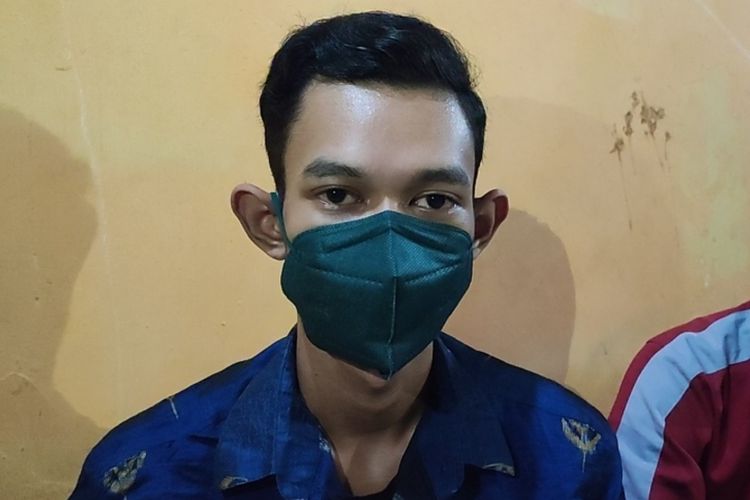 Muhammad Said Fikriyansah (17) warga desa Klayan Kecamatan Gunung Jati Kabupaten Cirebon Jawa Barat menepis tuduhan dirinya sebagai Bjorka.