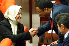 Anggota Parlemen Perempuan Turki Berjilbab Dalam Sidang