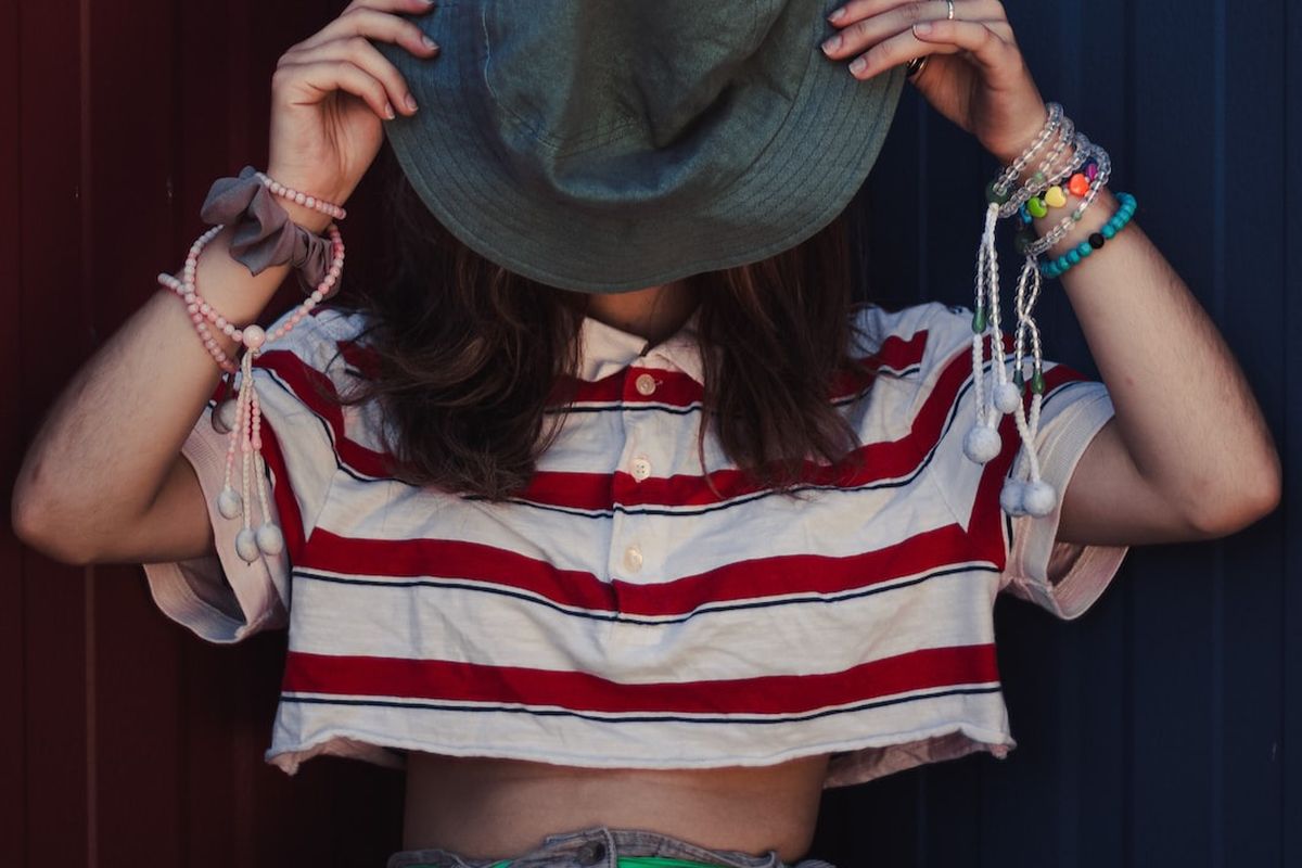 Ilustrasi atasan crop top.