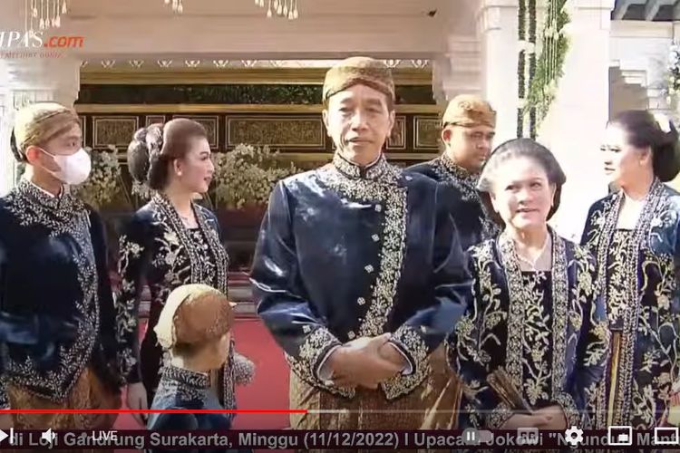 Presiden Jokowi dan Ibu Iriana saat tiba di Loji Gandrung, Minggu (11/12/2022).