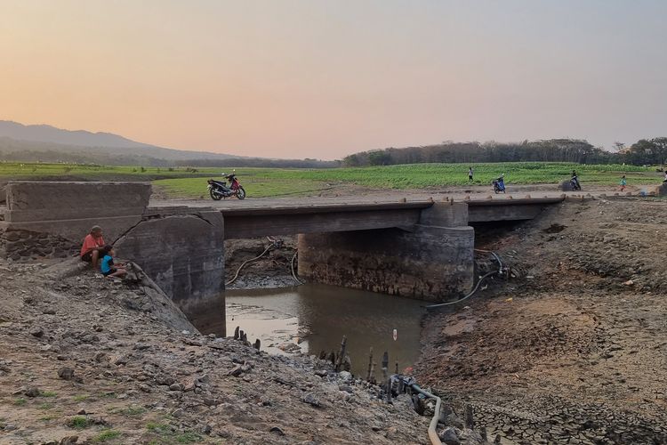 Jembatan ini dulunya merupakan bagian jalan utama Wonogiri-Pracimantoro yang terendam air Waduk Gajah Mungkur saat musim hujan, Sabtu (7/10/2023).