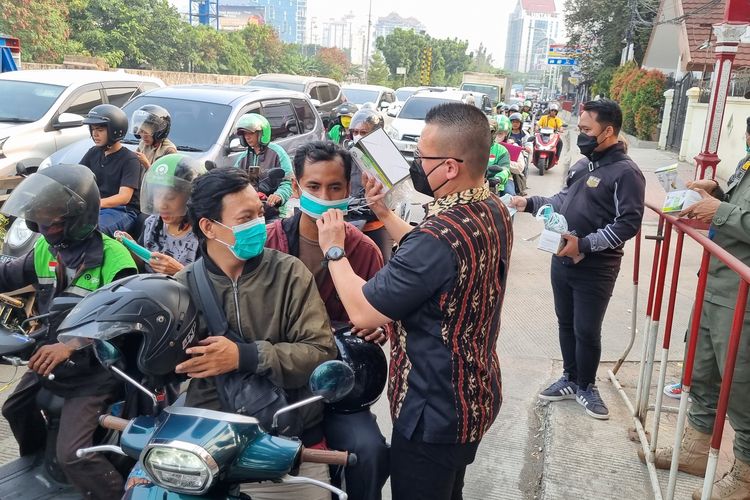 Abu Vulkanik Gunung Anak Krakatau Picu Harga Masker Naik, DPRD DKI Minta Pedagang Tak Aji Mumpung