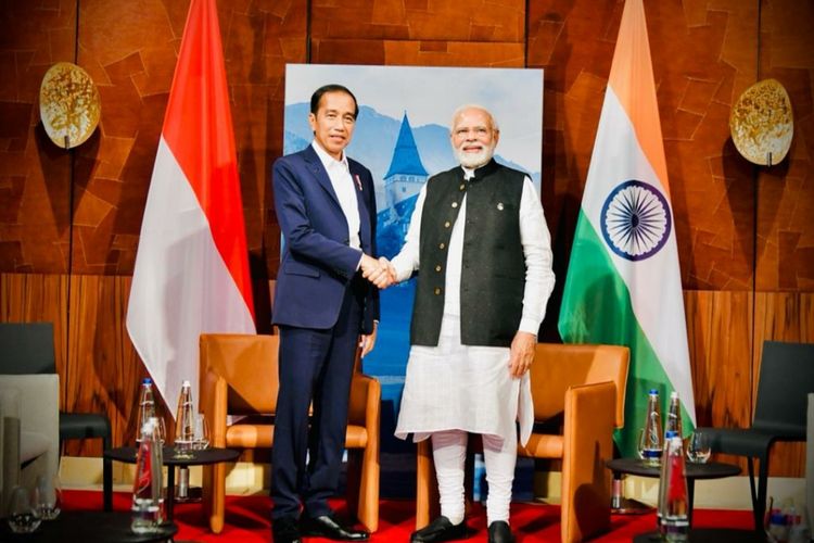 Presiden Joko Widodo dan Perdana Menteri (PM) India Narendra Modi melakukan pertemuan bilateral di sela-sela Konferensi Tingkat Tinggi (KTT)  G7 di Elmau, Jerman, Senin (27/6/2022).
