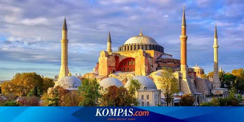 Hagia Sophia Kembali Jadi Masjid Masyarakat Turki Sambut Azan Pertama Halaman All Kompas Com